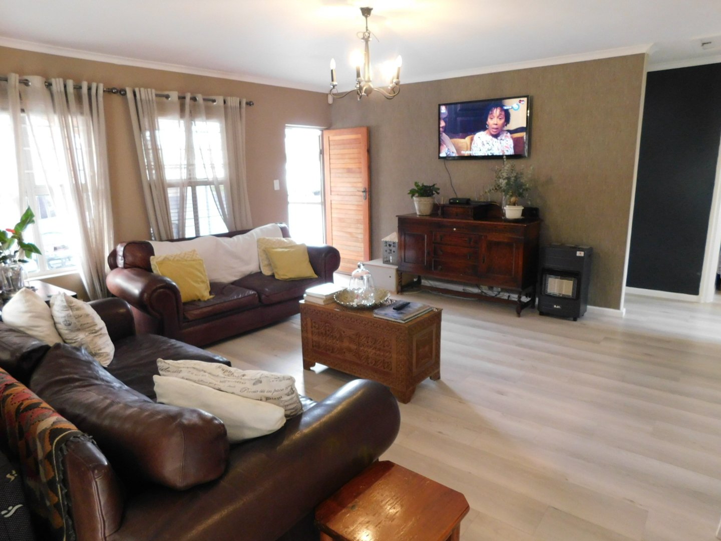 4 Bedroom Property for Sale in Whispering Pines Western Cape